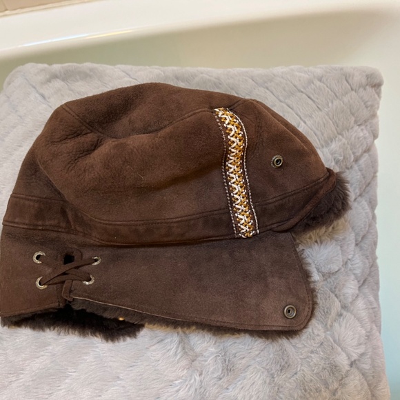 UGG 100% Genuine Shearling Suede Hat - Picture 5 of 12